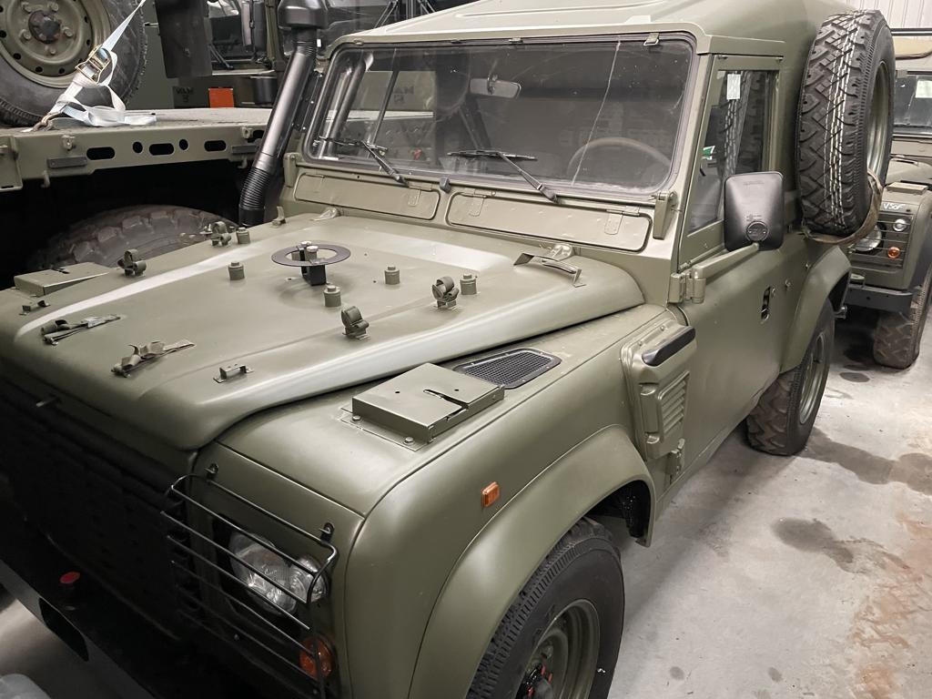 Land Rover Defender 90 Wolf LHD Hard Top (Remus) – 15078